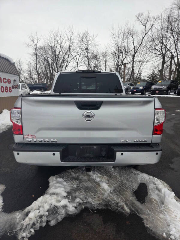 2017 Nissan Titan SV