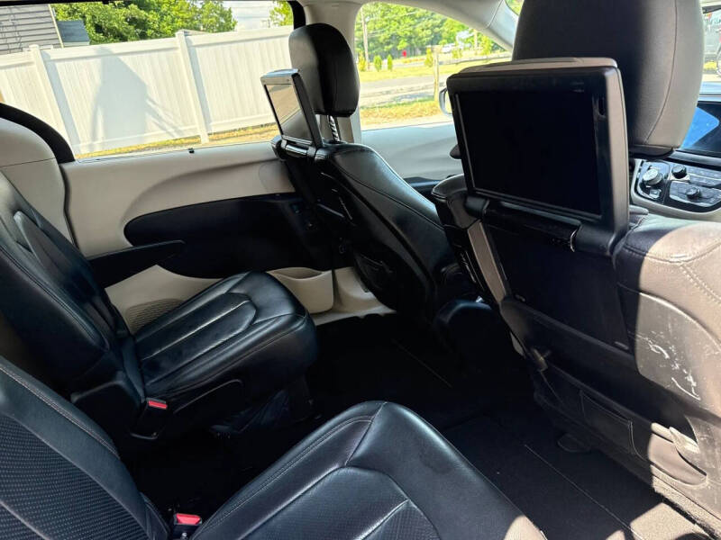 2017 Chrysler Pacifica Touring-L Plus