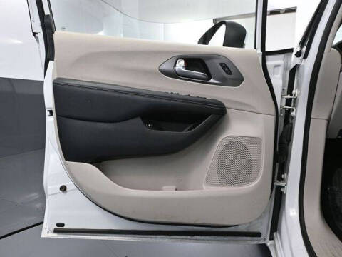 2023 Chrysler Pacifica Plug-In Hybrid Touring L