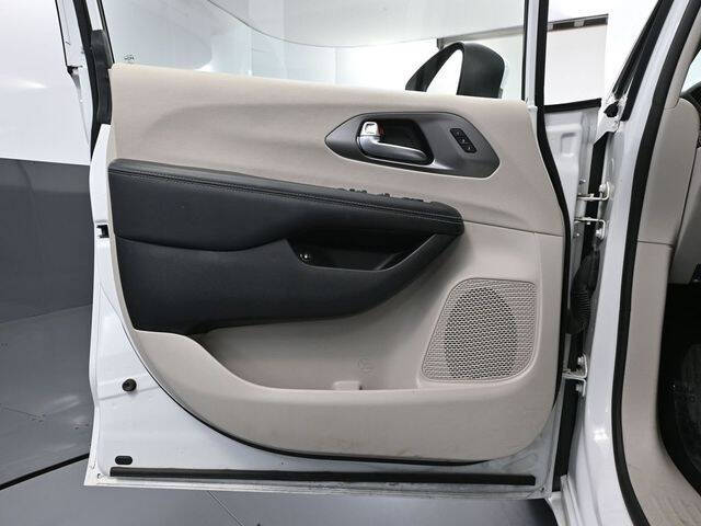 2023 Chrysler Pacifica Plug-In Hybrid Touring L