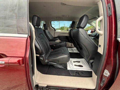 2017 Chrysler Pacifica Touring-L