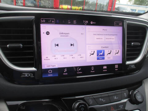 2023 Chrysler Pacifica Touring L