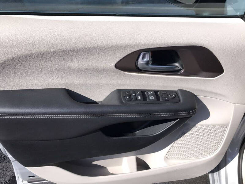 2024 Chrysler Voyager LX