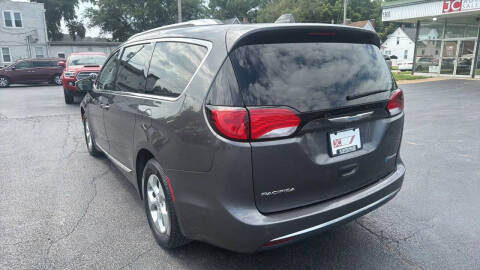 2017 Chrysler Pacifica Hybrid Platinum