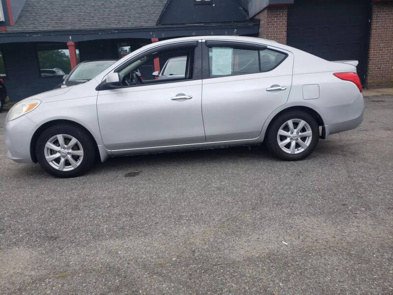 2014 Nissan Versa Sedan SV photo 6