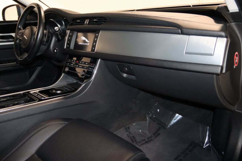 2017 Jaguar XF 35t Premium