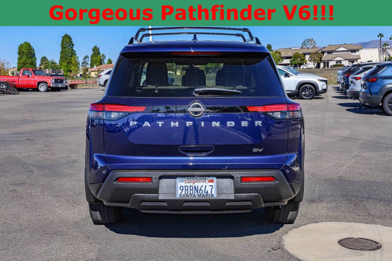 2022 Nissan Pathfinder SV
