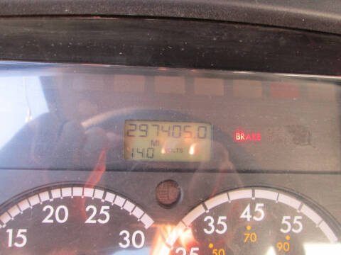 2011 Freightliner Business class M2