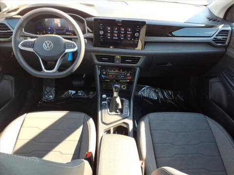 2026 Volkswagen Taos SE Black