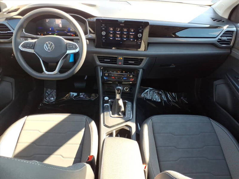 2026 Volkswagen Taos SE Black