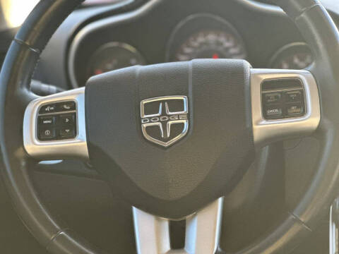 2011 Dodge Avenger Lux