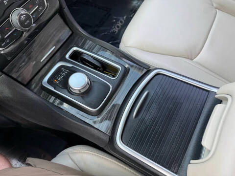 2017 Chrysler 300 Limited