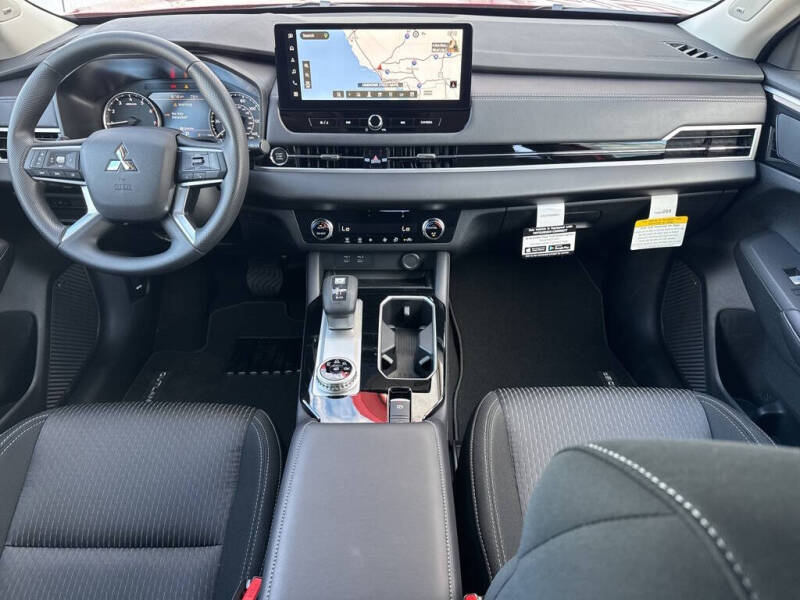 2025 Mitsubishi Outlander ES