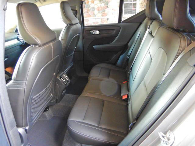 2025 Volvo XC40 B5 Core Bright Theme