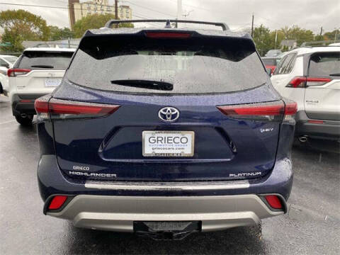 2025 Toyota Highlander Hybrid Platinum