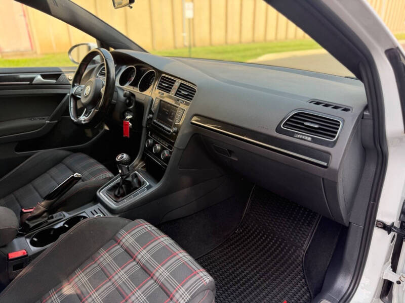 2017 Volkswagen Golf GTI S