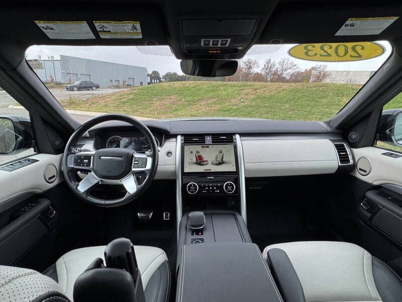 2023 Land Rover Discovery P300 S R-Dynamic