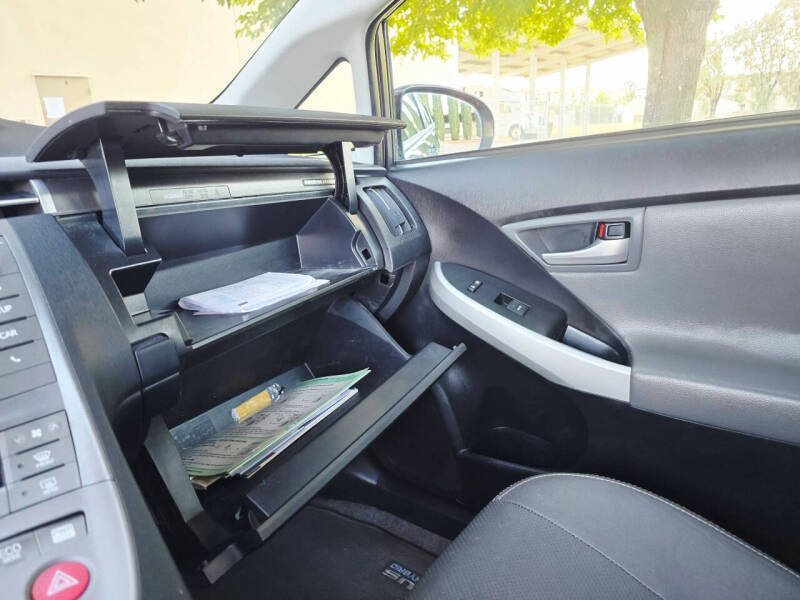 2014 Toyota Prius Plug-in Hybrid