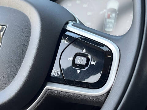2022 Volvo XC90 T5 Momentum