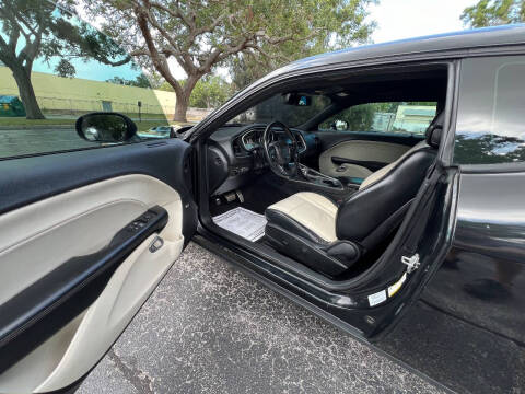 2015 Dodge Challenger SXT Plus