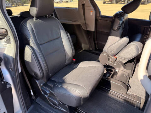 2017 Toyota Sienna SE 8-Passenger