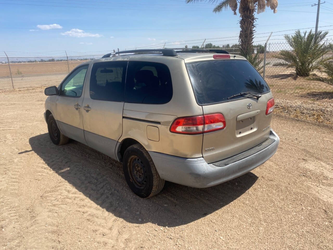 2002 Toyota Sienna for sale at GLOBAL VEHICLE EXCHANGE LLC in Somerton, AZ