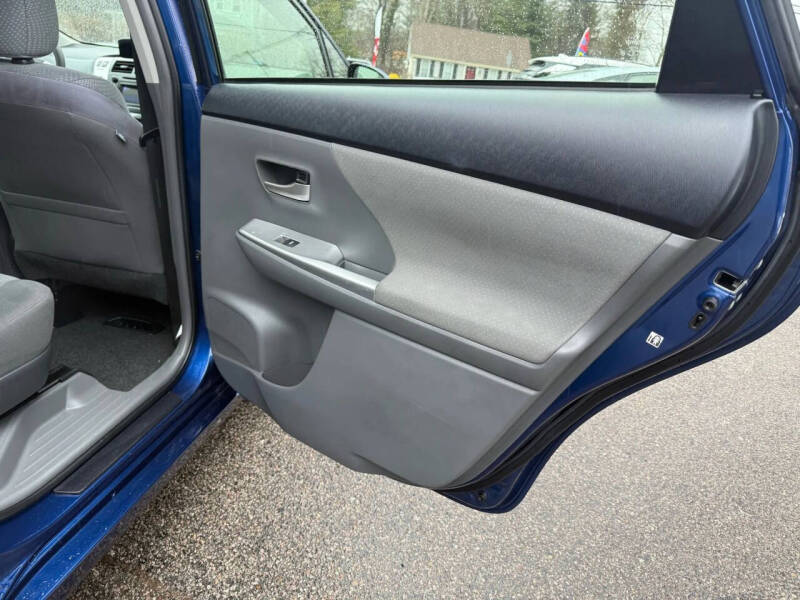 2013 Toyota Prius v Three