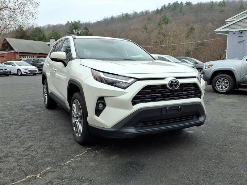2022 Toyota RAV4 XLE Premium's photo