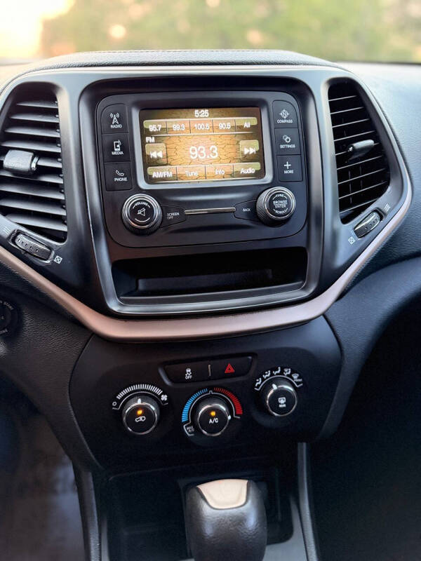 2016 Jeep Cherokee Sport