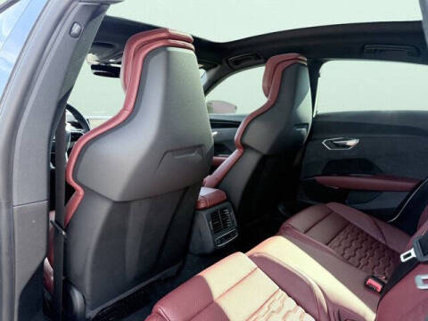 2024 Audi e-tron GT quattro Premium Plus