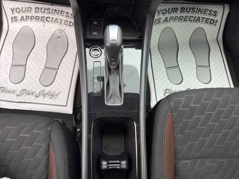 2021 Nissan Kicks SR