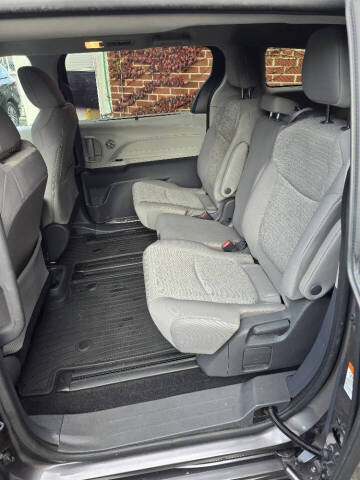 2021 Toyota Sienna LE 8-Passenger