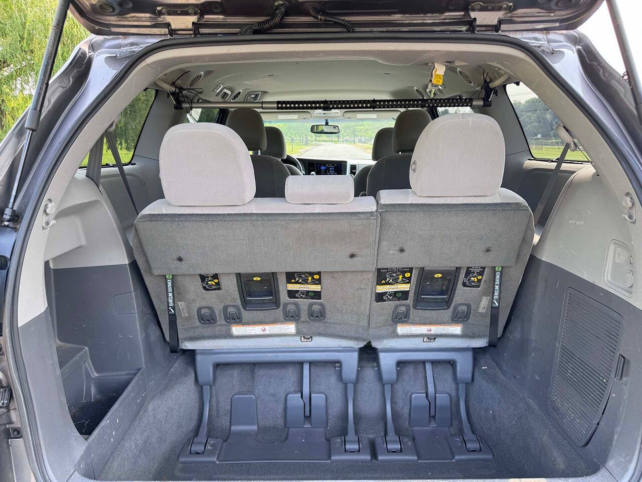 2017 Toyota Sienna 16
