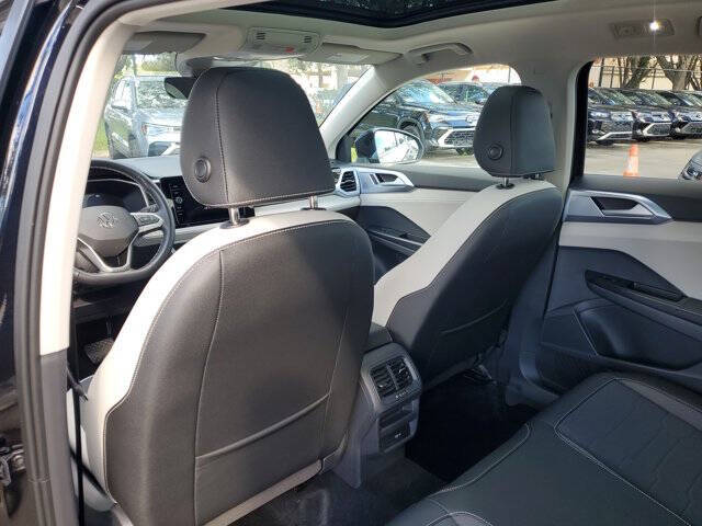 2025 Volkswagen Taos SE