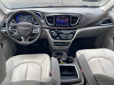 2017 Chrysler Pacifica Touring-L Plus