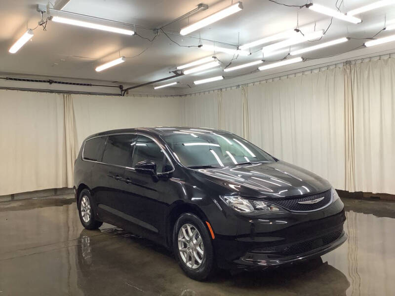 2027 Chrysler Pacifica LX