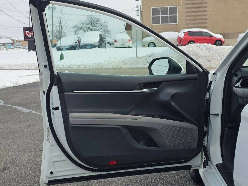 2020 Toyota Camry Hybrid LE