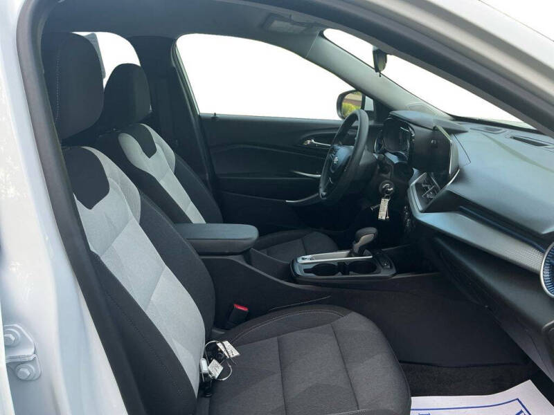 2025 Chevrolet Trax LS