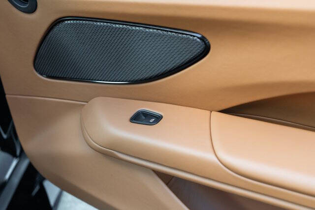 2026 Aston Martin Vantage 32