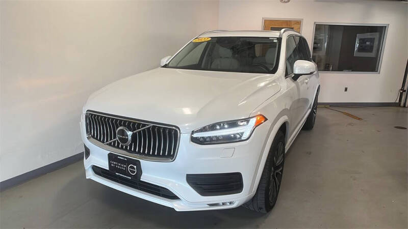 2022 Volvo XC90 T6 Momentum 7-Passenger