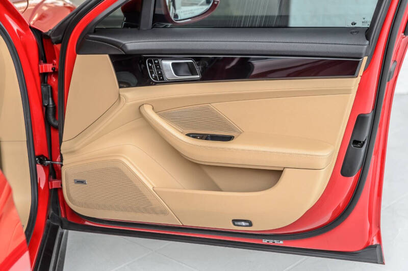 2018 Porsche Panamera 4