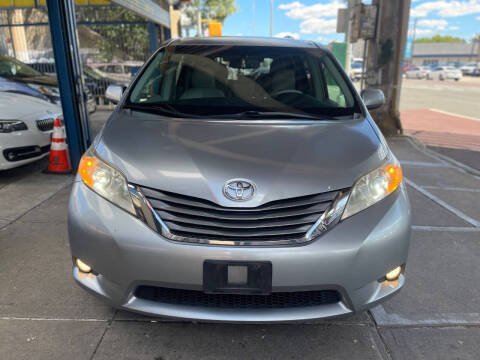 2011 Toyota Sienna XLE 8-Passenger