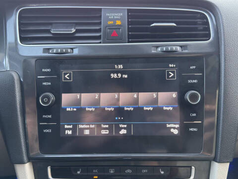 2019 Volkswagen Golf SE