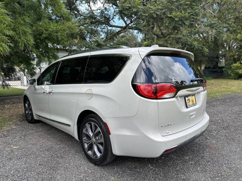 2017 Chrysler Pacifica Limited photo 6