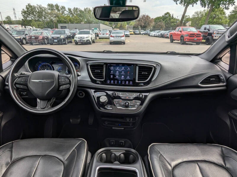 2020 Chrysler Pacifica Limited Red S