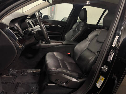 2016 Volvo XC90 T6 Momentum