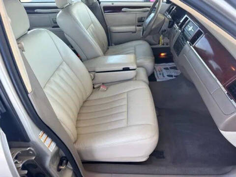 2004 Lincoln Town Car Signature
