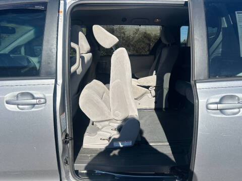 2017 Toyota Sienna LE 8-Passenger