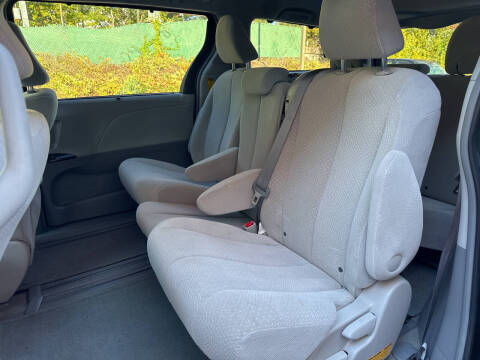 2014 Toyota Sienna LE 8-Passenger