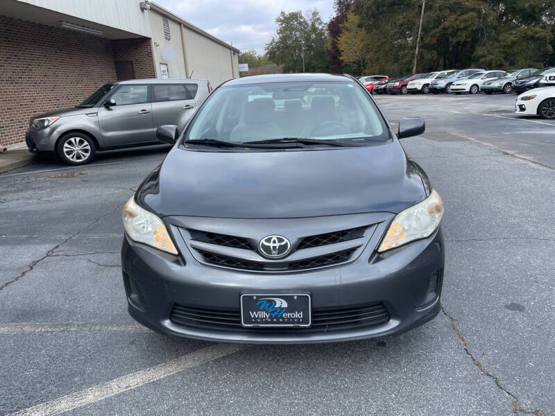 2011 Toyota Corolla LE photo 3